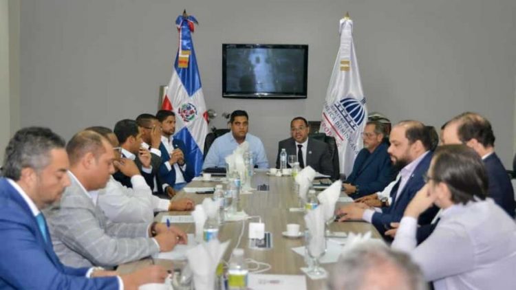 Ministerio de Deportes suspende las academias de béisbol independientes