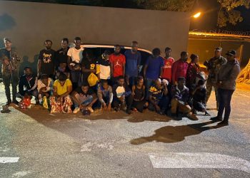 Interceptan dos vehículos con 22 haitianos indocumentados en Valverde