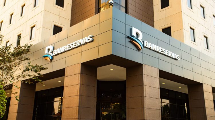 Banreservas paga por error dos veces a empleados del Ministerio de Medio Ambiente