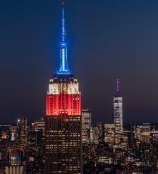 Empire State Building se ilumina en homenaje al expresidente Jimmy Carter