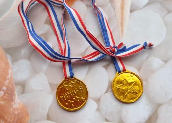 Tres privados de libertad reciben medallas al Mérito Estudiantil por Excelencia Académica