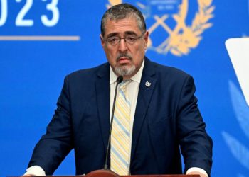 Presidente de Guatemala asegura que contenedor con cocaína fue cargado en RD