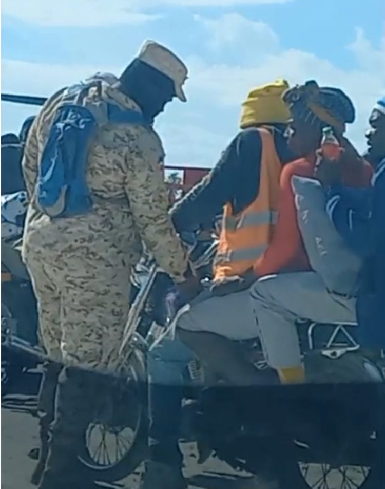 Detienen a un militar tras ser captado recibiendo dinero de haitianos en Pedernales