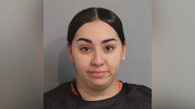 Mujer embarazada apuñalada por repartidora de pizza en Florida por baja propina