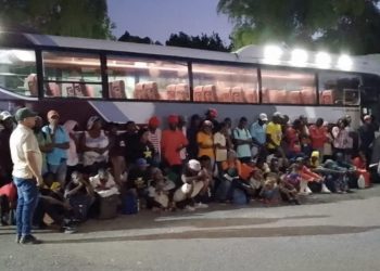 Capturan autobús con 70 haitianos ilegales