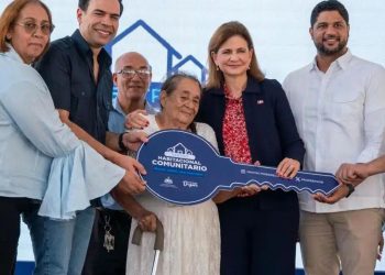 Gobierno entrega viviendas a damnificados por el huracán Georges en San Cristóbal