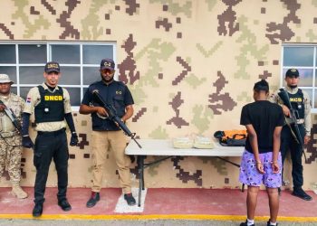 Ocupan 20.4 libras de marihuana en un vehículo de transporte público en Pedernales