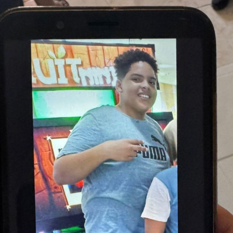 Investigan muerte de adolescente impactado por una bala en la azotea de su casa