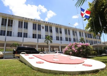 Alcaldía de Santiago desmiente retiro de parqueos a regidores