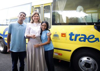 Autobuses del transporte escolar llegan a las provincias Duarte, Espaillat y La Vega