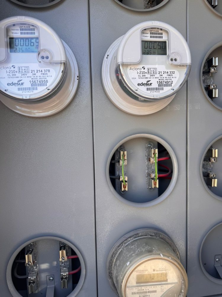 Edesur desmantela conexiones eléctricas ilegales en varias provincias