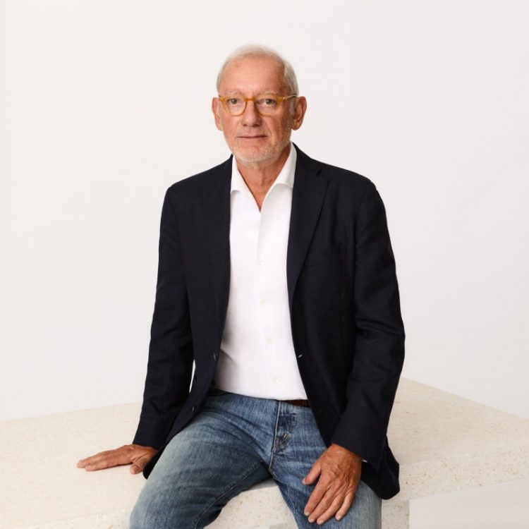 Muere en accidente el multimillonario fundador de la firma de moda Mango