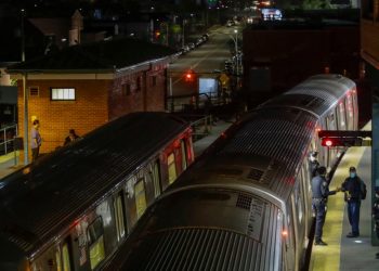 Mujer quemada viva en un vagón del metro de Nueva York en un ataque intencionado