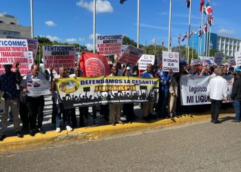“Si no hay liquidación, aquí va a haber candela”, advierten trabajadores frente al Congreso