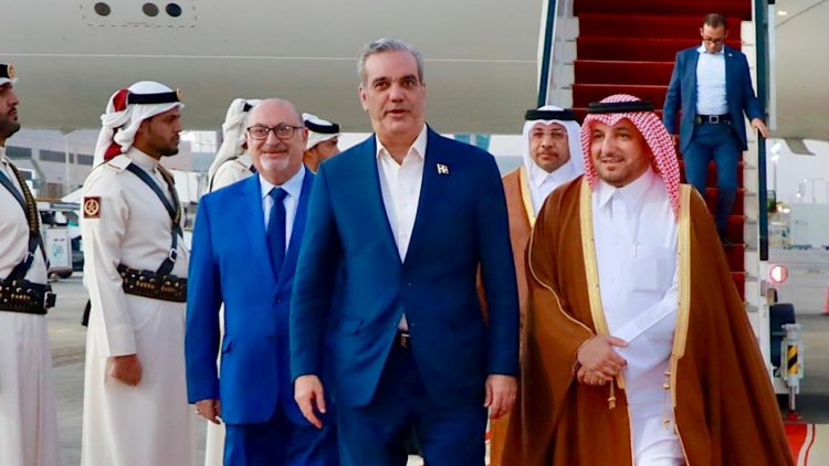 Presidente Abinader llega a Qatar para participar en el Foro Mundial de Doha