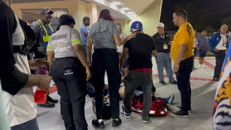 Fanática muere de un infarto durante el proceso de entrada al Estadio Quisqueya