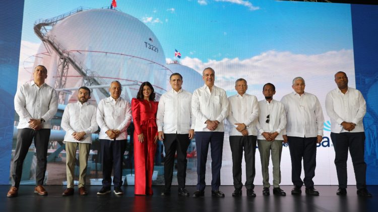 Presidente Abinader define a Refidomsa como una empresa estratégica para RD