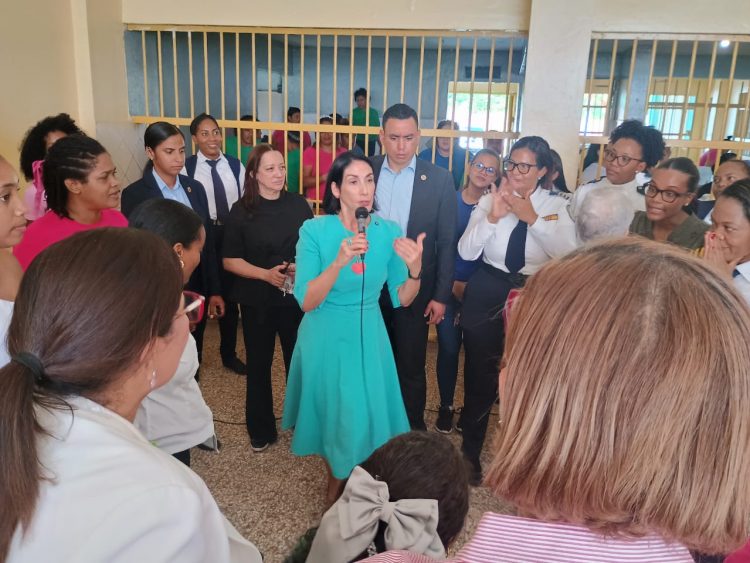 Primera Dama comparte celebración navideña con internas de Najayo Mujeres