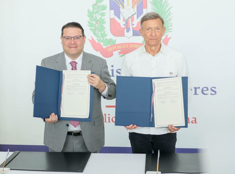 MIREX Y DGA firman acuerdo para potenciar las exportaciones y eficientizar procesos administrativos