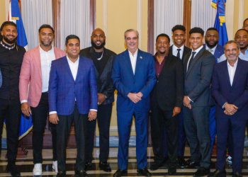 Abinader celebra Navidad con noche de Grandes Ligas en el Palacio Nacional