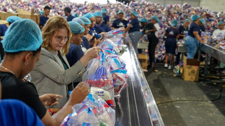 Plan Social asiste a familias afectadas por las inundaciones en varias provincias