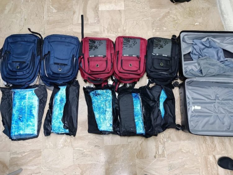 Detienen a dominicano que intentaba viajar a Toronto con cinco paquetes de presunta cocaína