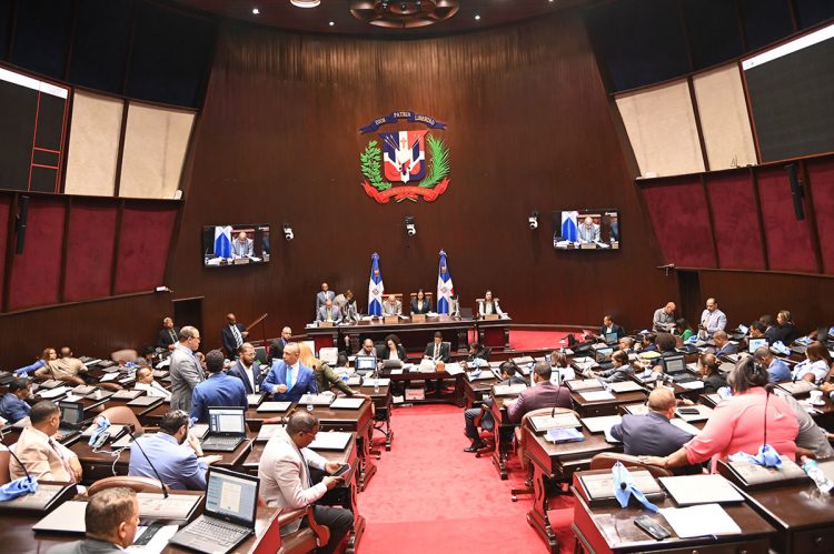 Congreso analiza proyecto de bono vacacional para maestros: ¿En qué consiste?