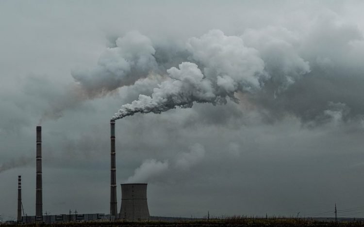 Nueva York obligará a las empresas contaminantes a financiar la reparación de la crisis climática