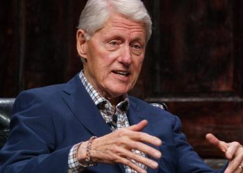 Expresidente Bill Clinton fue ingresado en un hospital de Washington