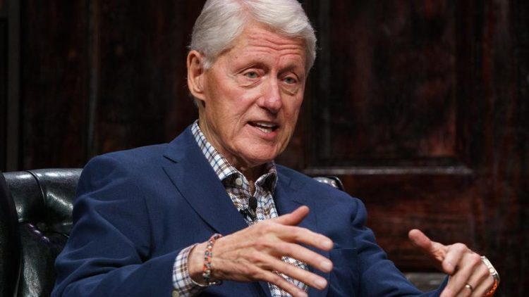 Expresidente Bill Clinton fue ingresado en un hospital de Washington