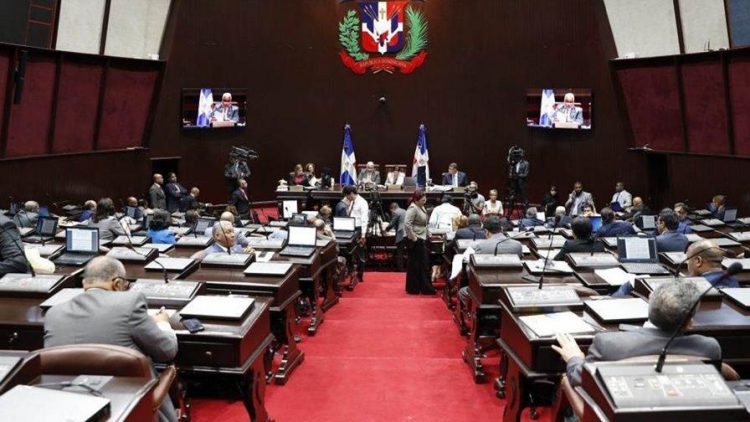 Congreso aprueba más préstamos tras retiro de reforma fiscal