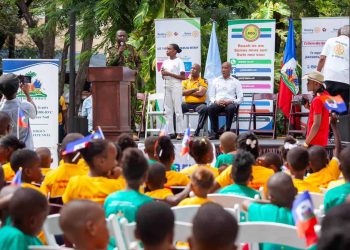 Niños en Haití disfrutan de agasajo navideño pese a violencia de bandas