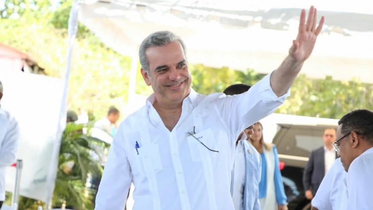 Abinader inaugurará este viernes la carretera Comendador-Guaroa-Macasías en Elías Piña