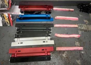 DNCD ocupa porta placas y dispositivo electrónico de vehículo llenos de cocaína