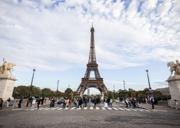 Torre Eiffel es evacuada temporalmente por a un cortocircuito en los ascensores