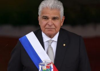 El presidente Mulino dice "No hay nada que hablar" con Trump sobre el canal de Panamá