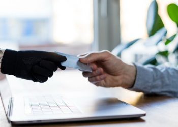 Envían a prisión a dos hombres por sustraer más de RD$10 millones con falsos enlaces bancarios