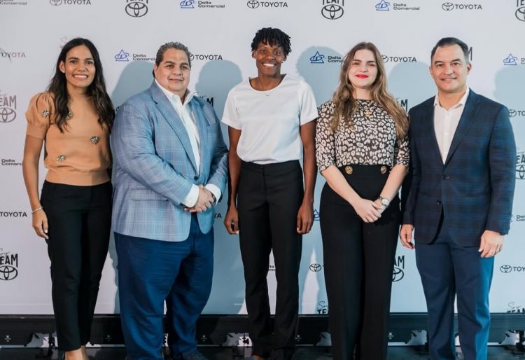 Marileidy Paulino firma con Delta Comercial