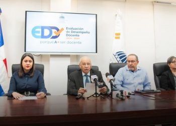 Ministerio de Educación anuncia evaluación de desempeño docente iniciará en abril