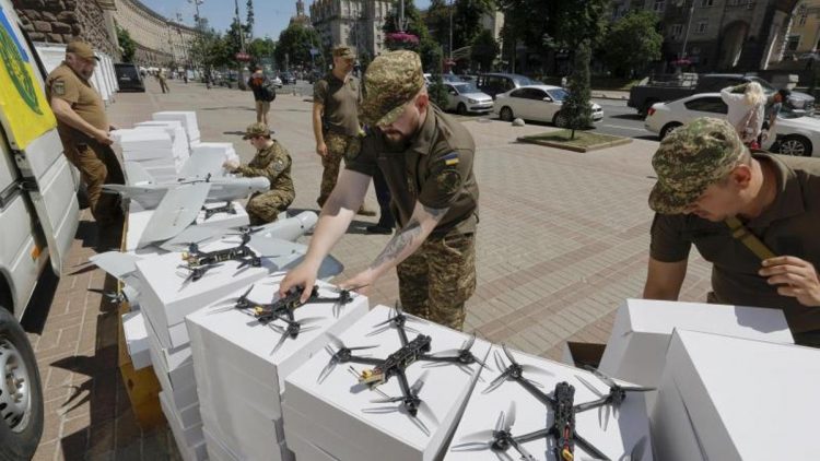 Reino Unido enviará 30,000 drones a Ucrania
