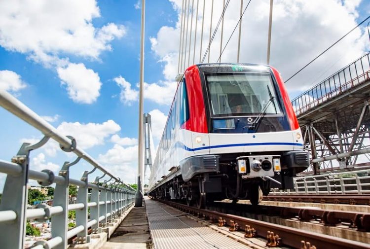 Opret informa que la Línea 2C del Metro avanza conforme a lo previsto en costo y calidad