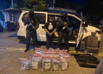 Incautan 100 paquetes de cocaína y detienen a un hombre en Santo Domingo Este