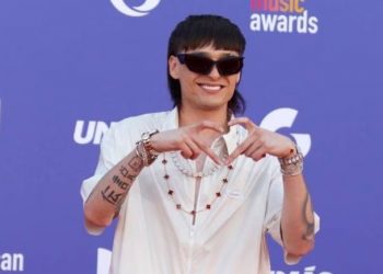 Peso Pluma vinculado al cártel de Sinaloa por volantes de avioneta