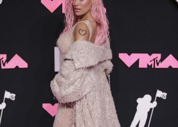 Karol G organiza gala benéfica para mujeres emprendedoras