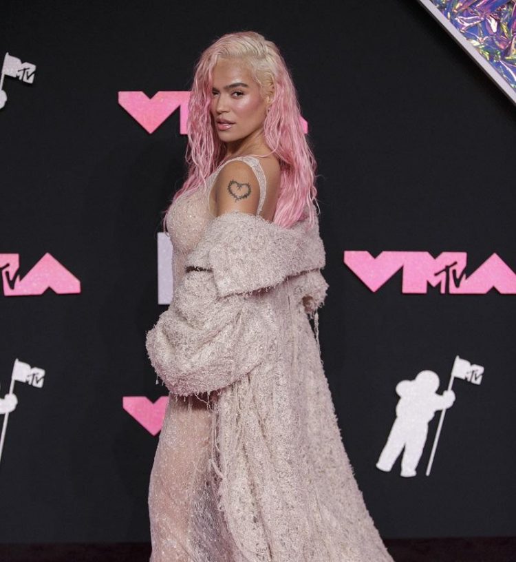 Karol G organiza gala benéfica para mujeres emprendedoras