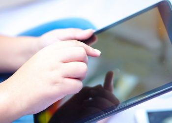 Niño de 12 años roba 63 tabletas y ordenador en Perú