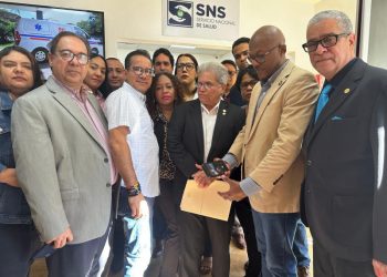 Colegio Médico suspende huelga de hambre tras acordar reunión con Mario Lama