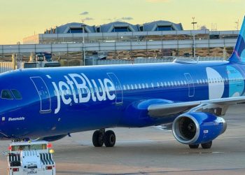 EE.UU. impone multa de dos millones de dólares a JetBlue por retrasos en sus vuelos