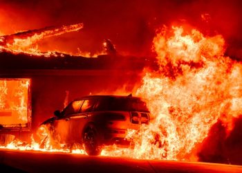 Más de 80,000 evacuados por incendios en Los Ángeles