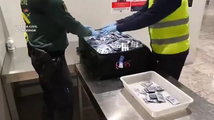 Detienen a dominicana con 20,000 pastillas para disfunción eréctil en España